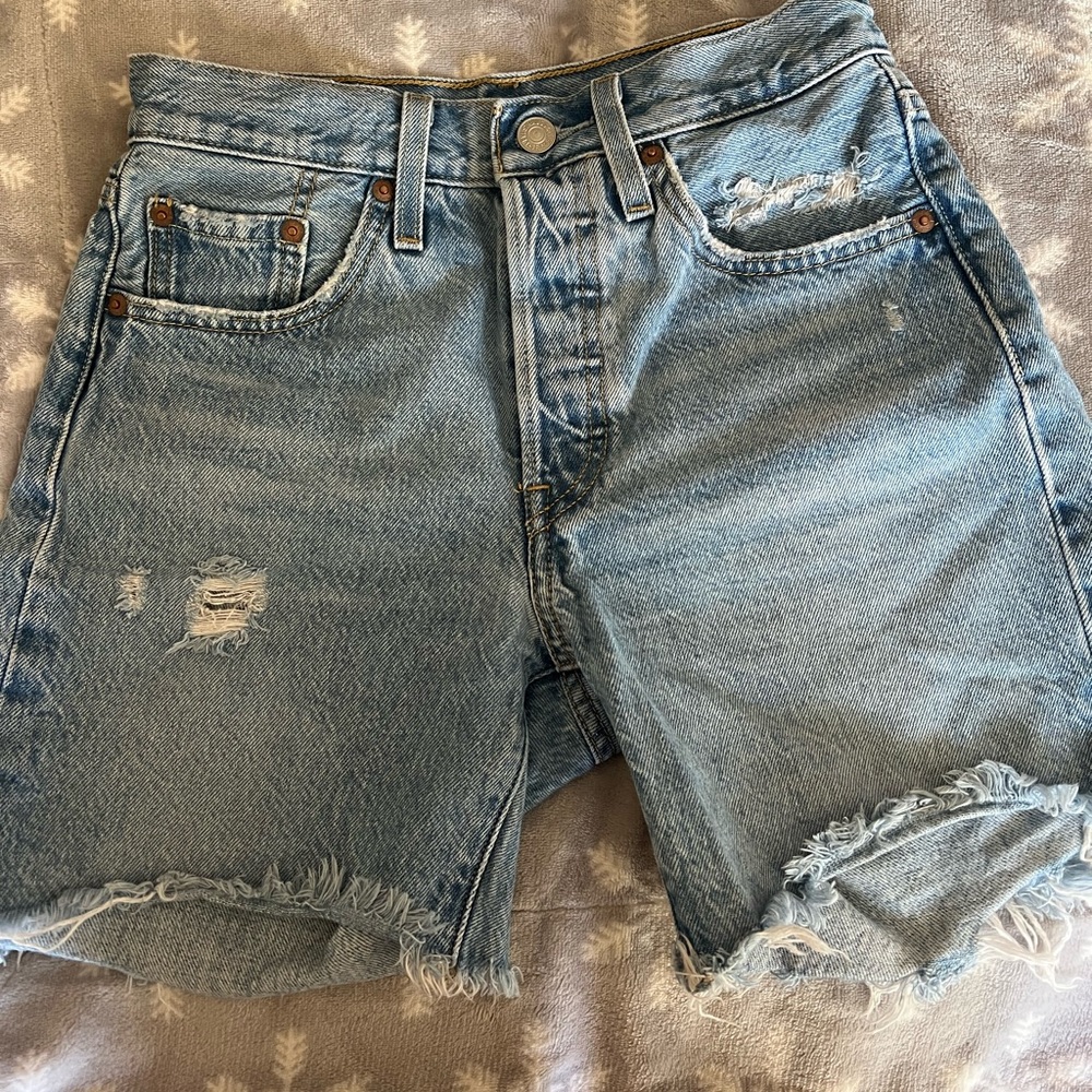 LEVI 501 SHORTS 24